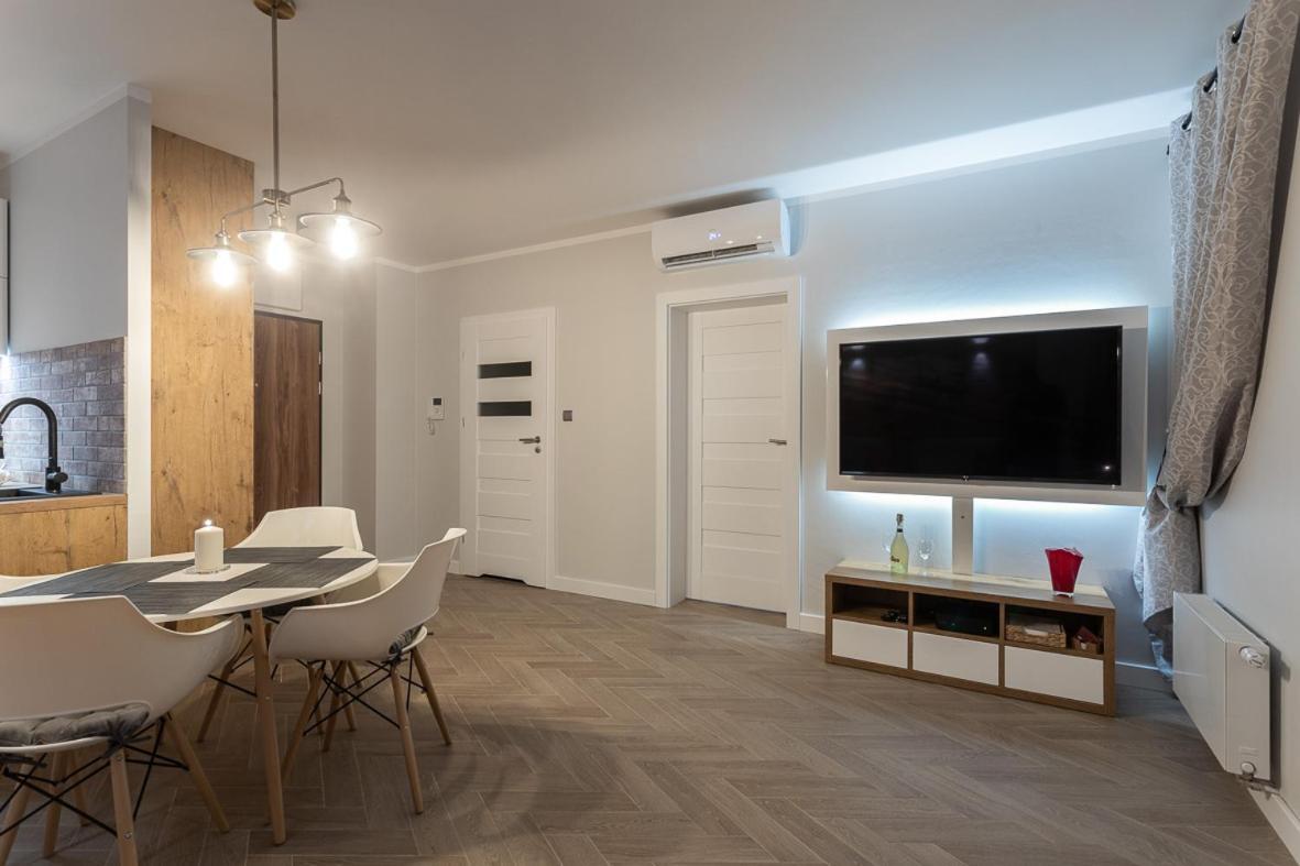 B&W Luxurious Apartment In The Center Of Wroclaw Bagian luar foto